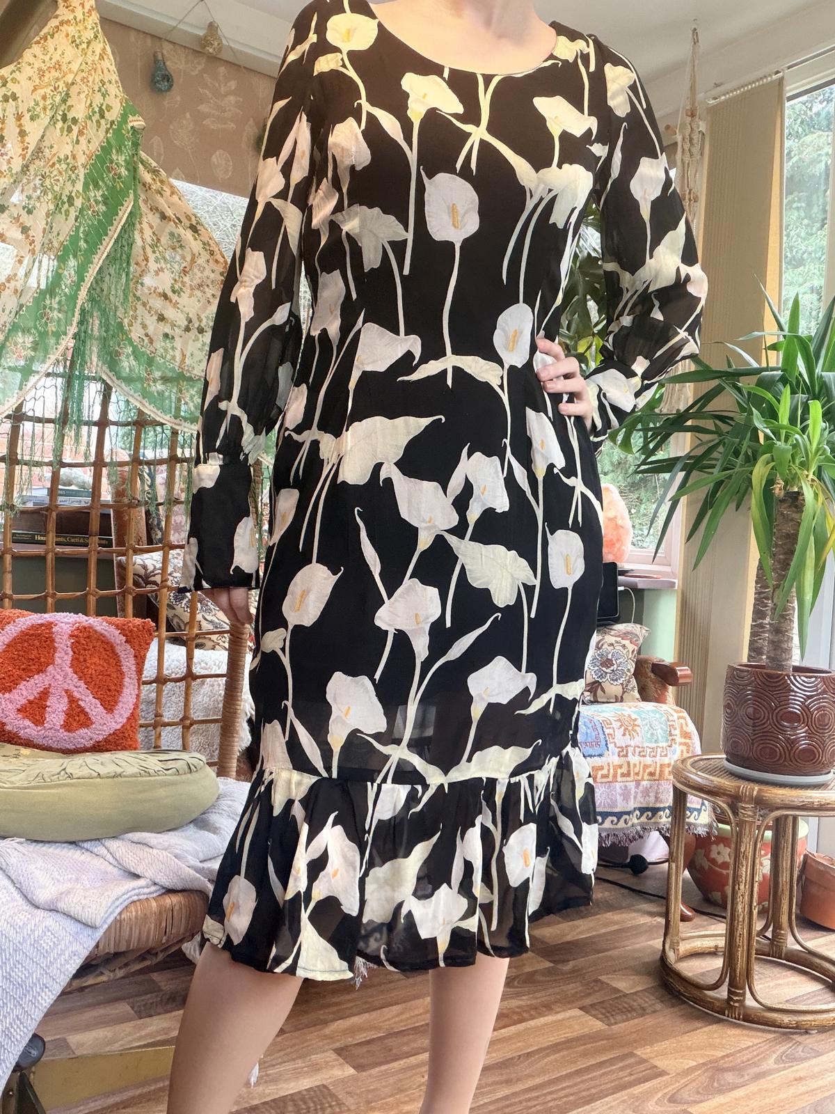 Black Floral Midi Dress size 14 long sleeve frilly hem Lilly flower design