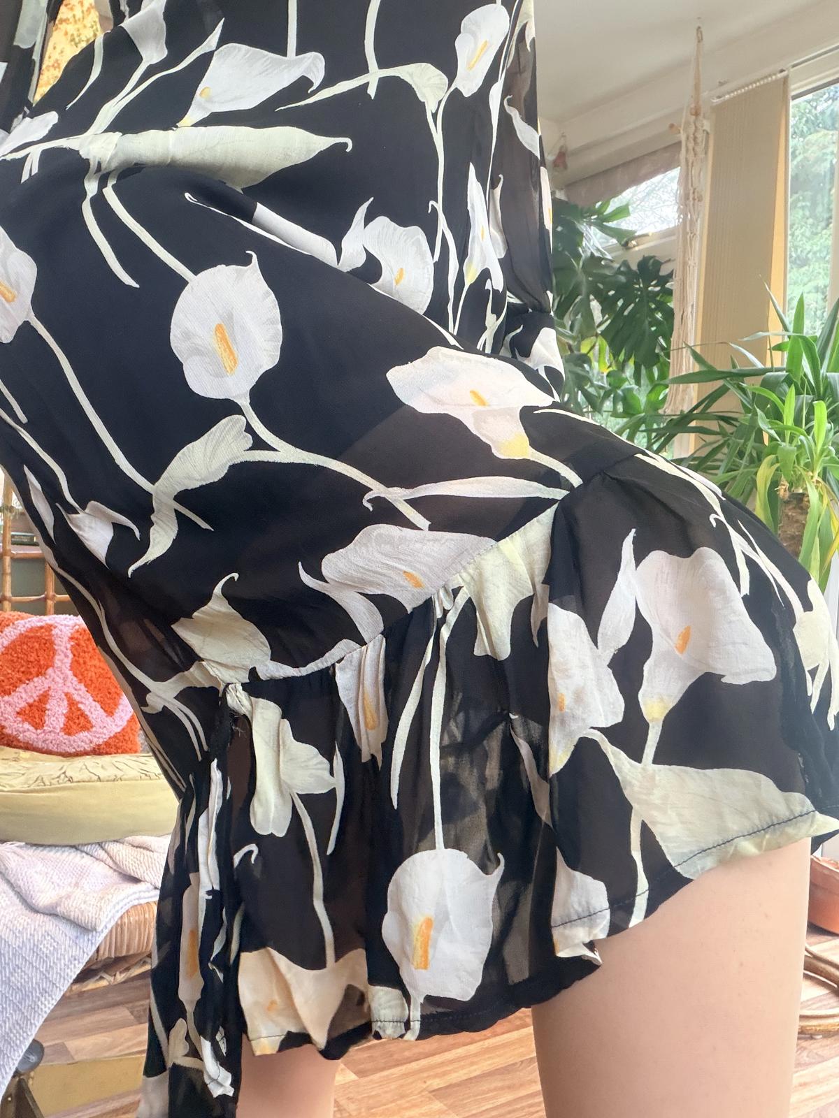 Black Floral Midi Dress size 14 long sleeve frilly hem Lilly flower design