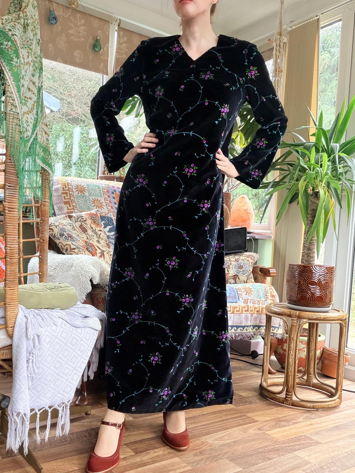 Vintage 1970s Velvet dress black 16 Long flared Sleeve whimsigoth floral maxi