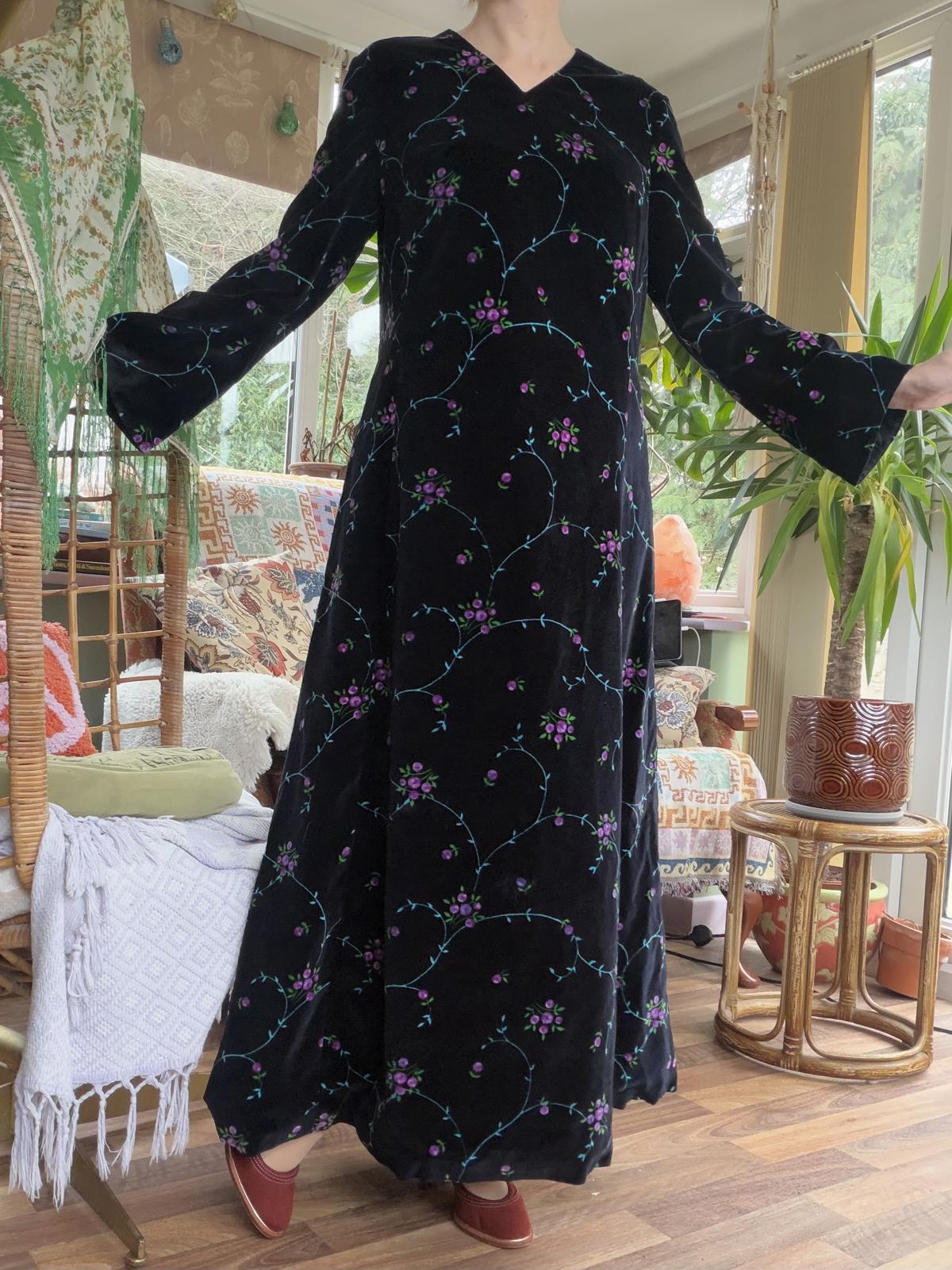 Vintage 1970s Velvet dress black 16 Long flared Sleeve whimsigoth floral maxi