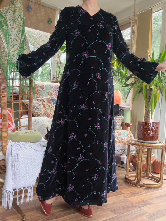 Vintage 1970s Velvet dress black 16 Long flared Sleeve whimsigoth floral maxi