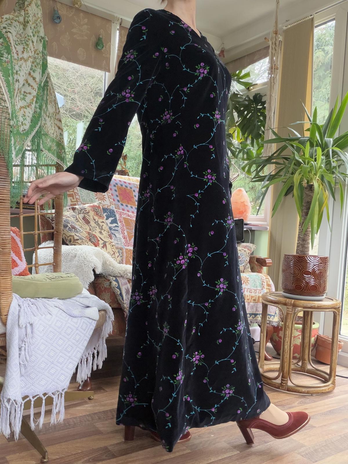 Vintage 1970s Velvet dress black 16 Long flared Sleeve whimsigoth floral maxi