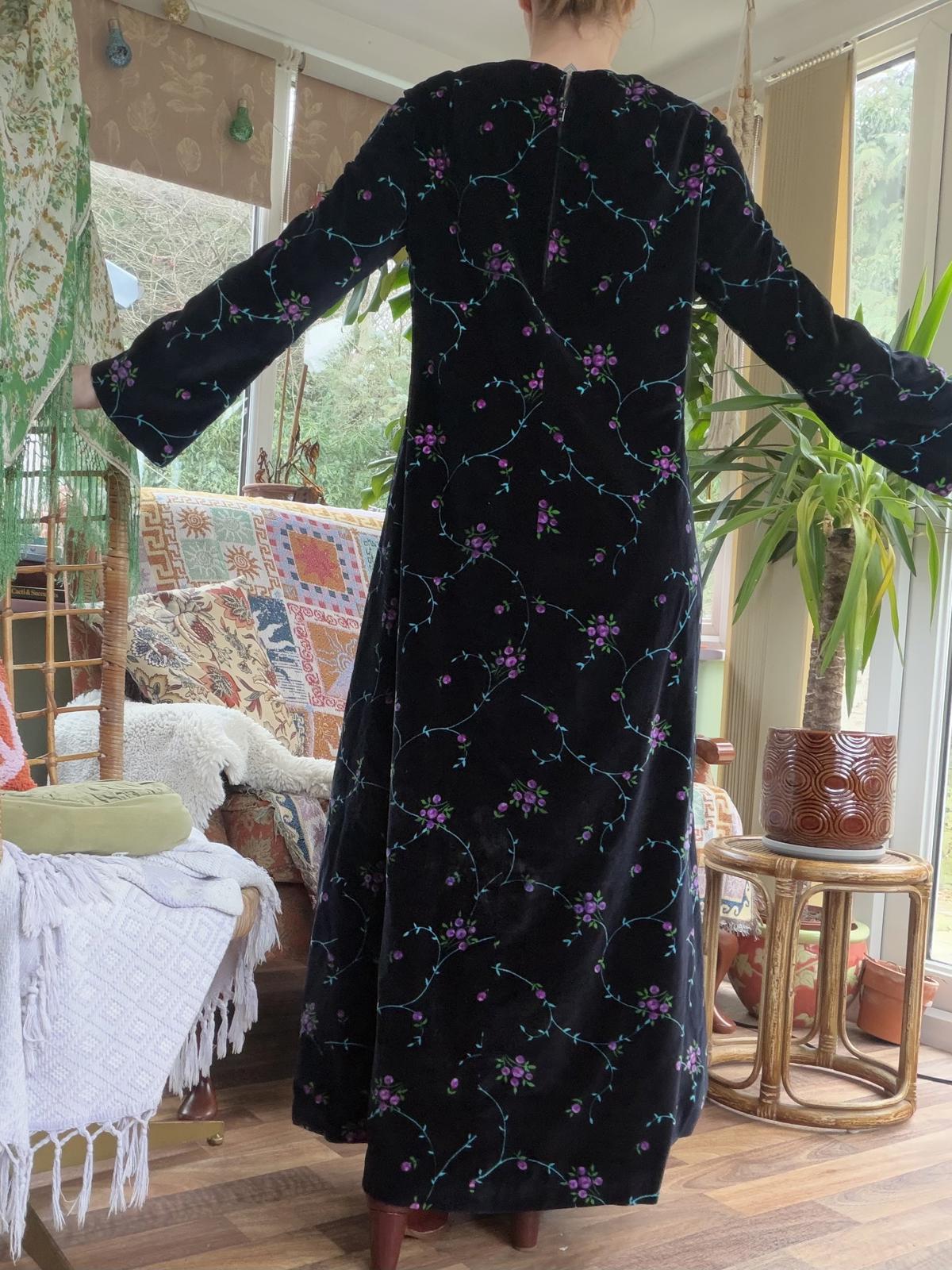 Vintage 1970s Velvet dress black 16 Long flared Sleeve whimsigoth floral maxi