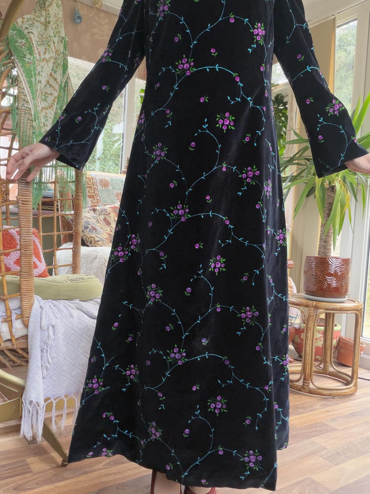 Vintage 1970s Velvet dress black 16 Long flared Sleeve whimsigoth floral maxi