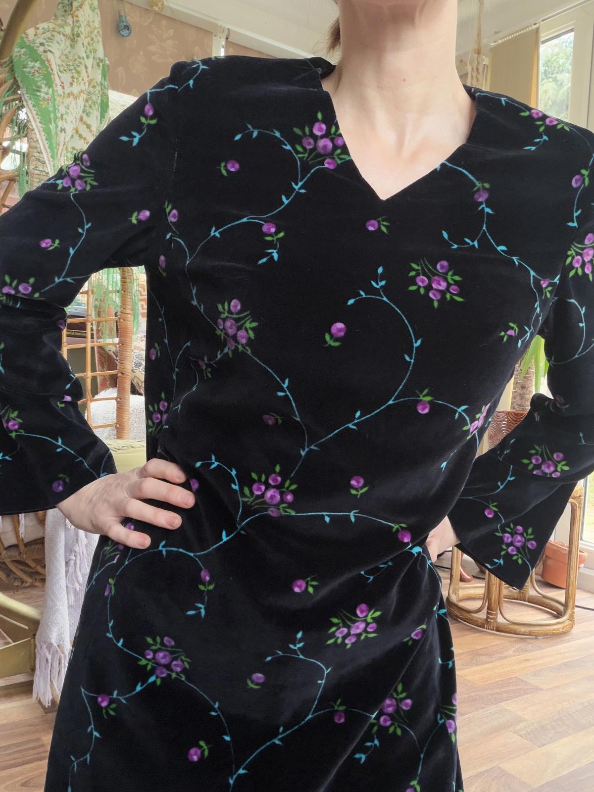 Vintage 1970s Velvet dress black 16 Long flared Sleeve whimsigoth floral maxi