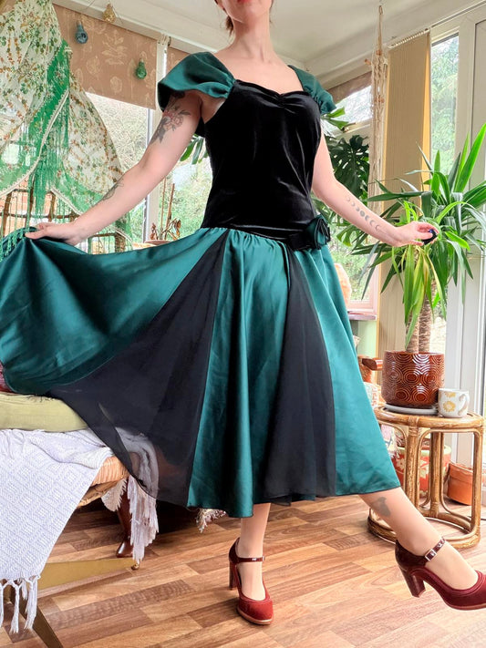 Vintage 1990s cocktail dress size 14 Black and Green velvet Dress cap sleeves