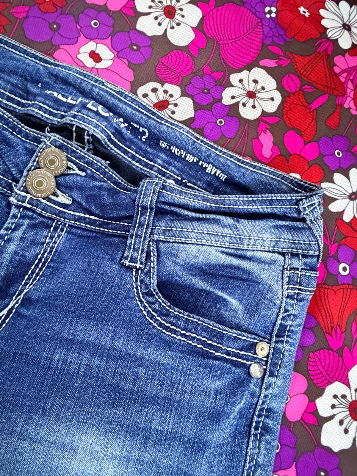 Vintage Y2K WILDFLOWER Jeans Blue Bootcut with Embroidered Pockets 12 W30 L32