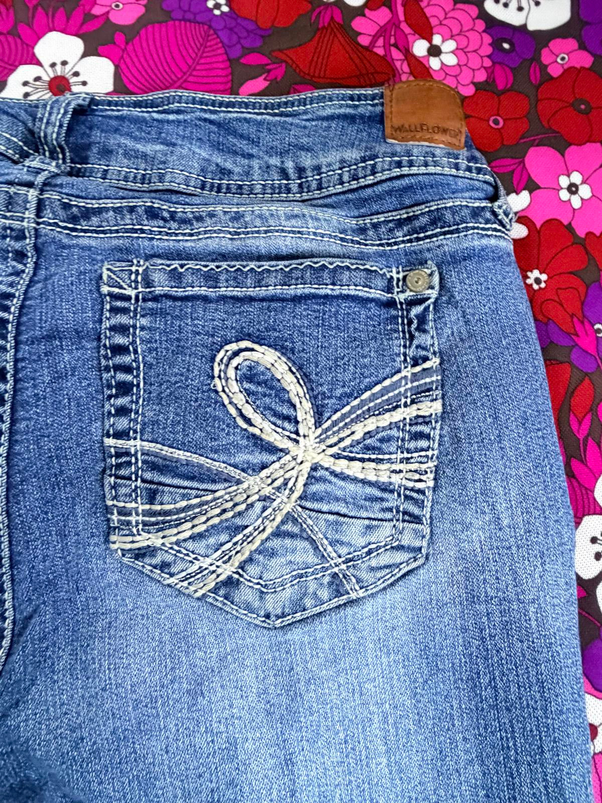 Vintage Y2K WILDFLOWER Jeans Blue Bootcut with Embroidered Pockets 12 W30 L32