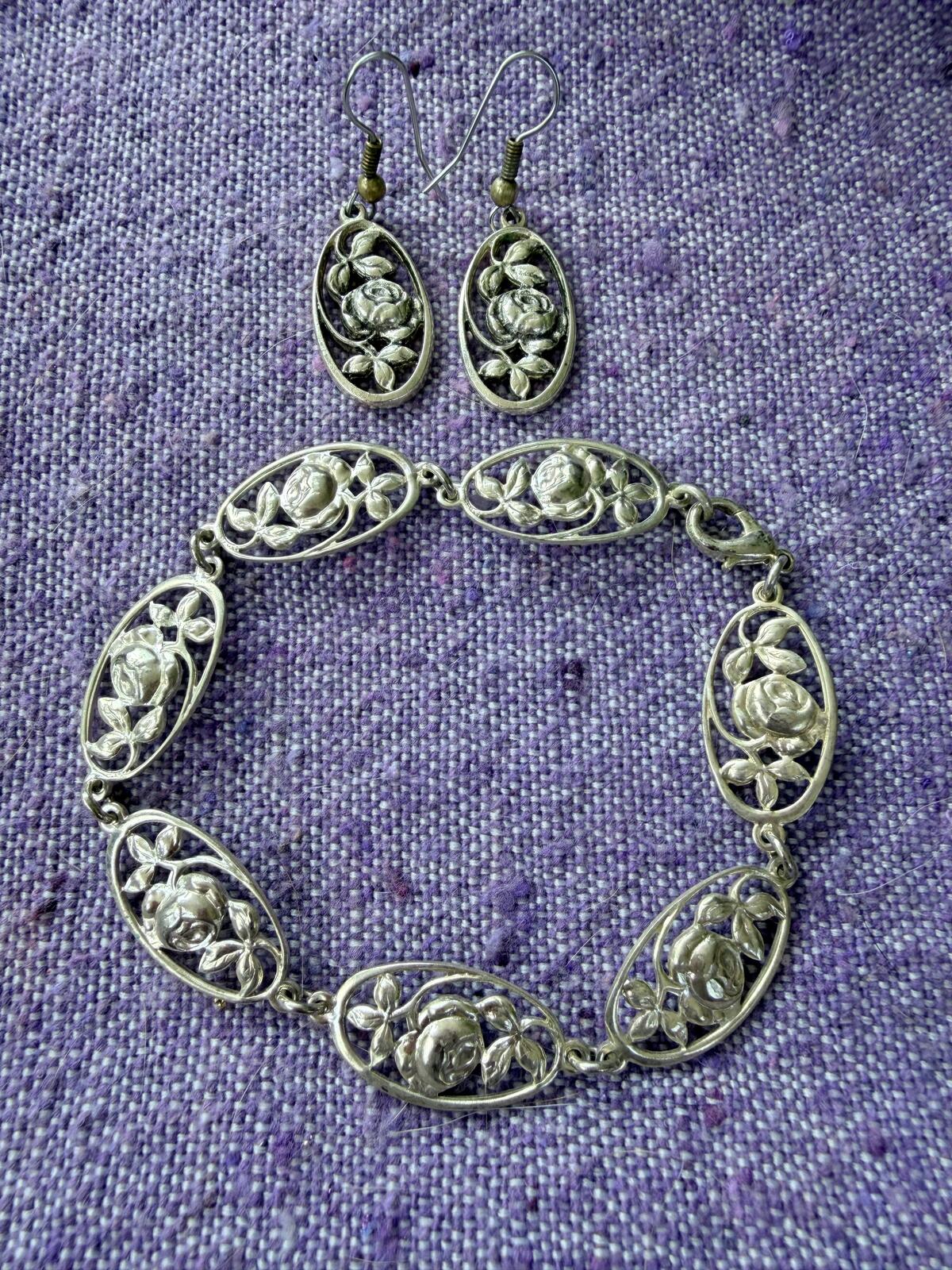 Vintage Silver Floral Jewellery Set Silver whimsical Bracelet and Earrings