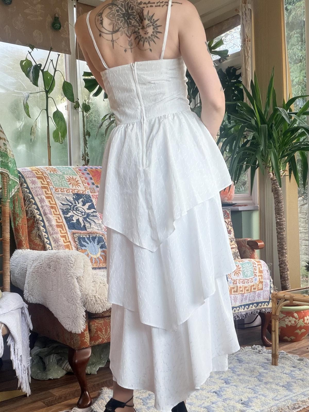 Vintage 1980s layered dress White size 10 Midi Ruffle Detail Spaghetti Straps