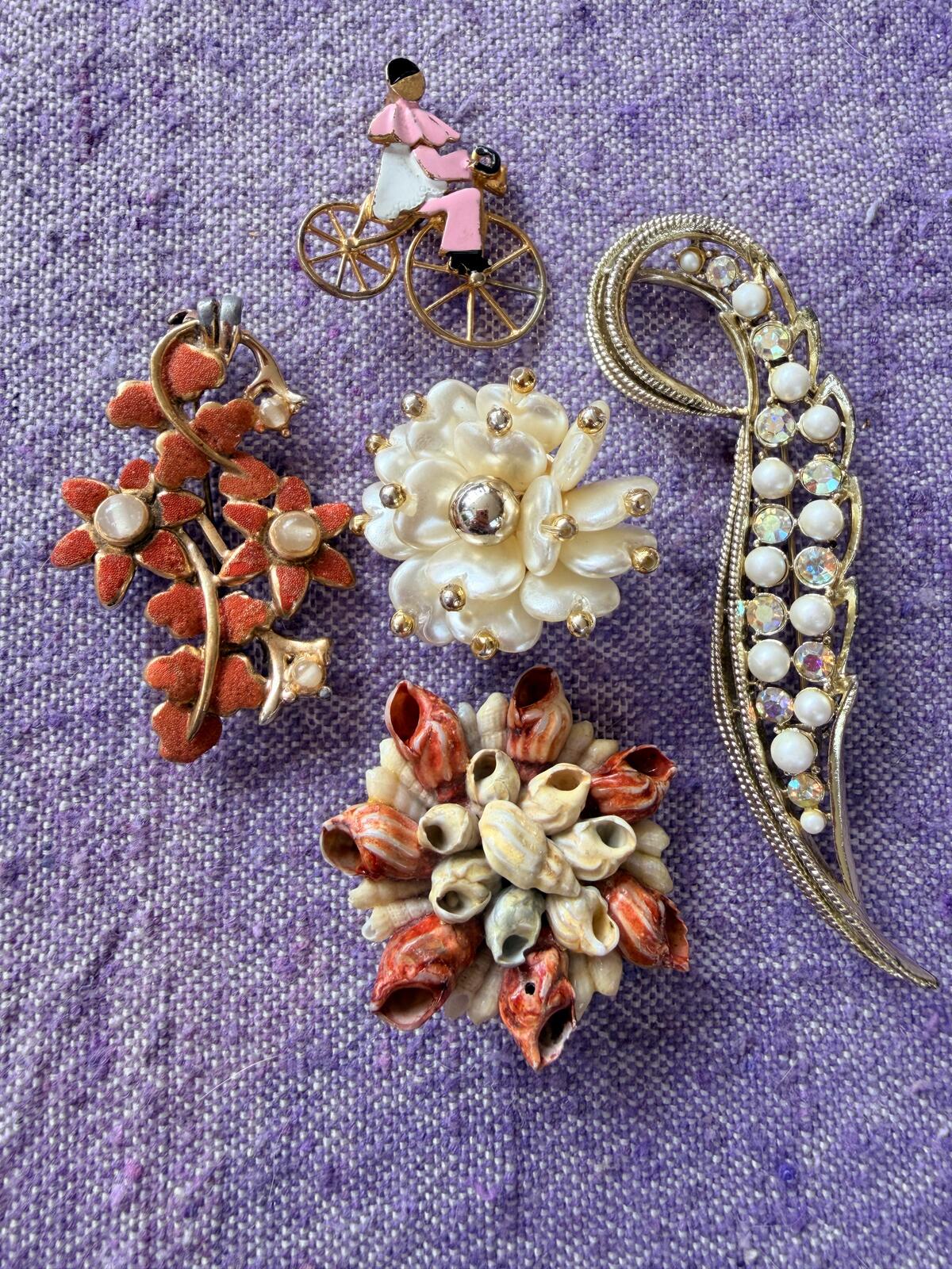 Vintage Brooches Set of 5 bundle with Shells and Pearls whimsical jewellery
