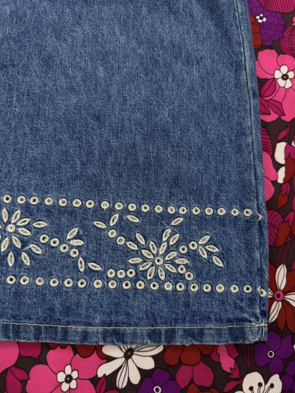 Vintage Y2K Denim Skirt with Embroidered Floral Detail by Gloria Vabderbilt 12