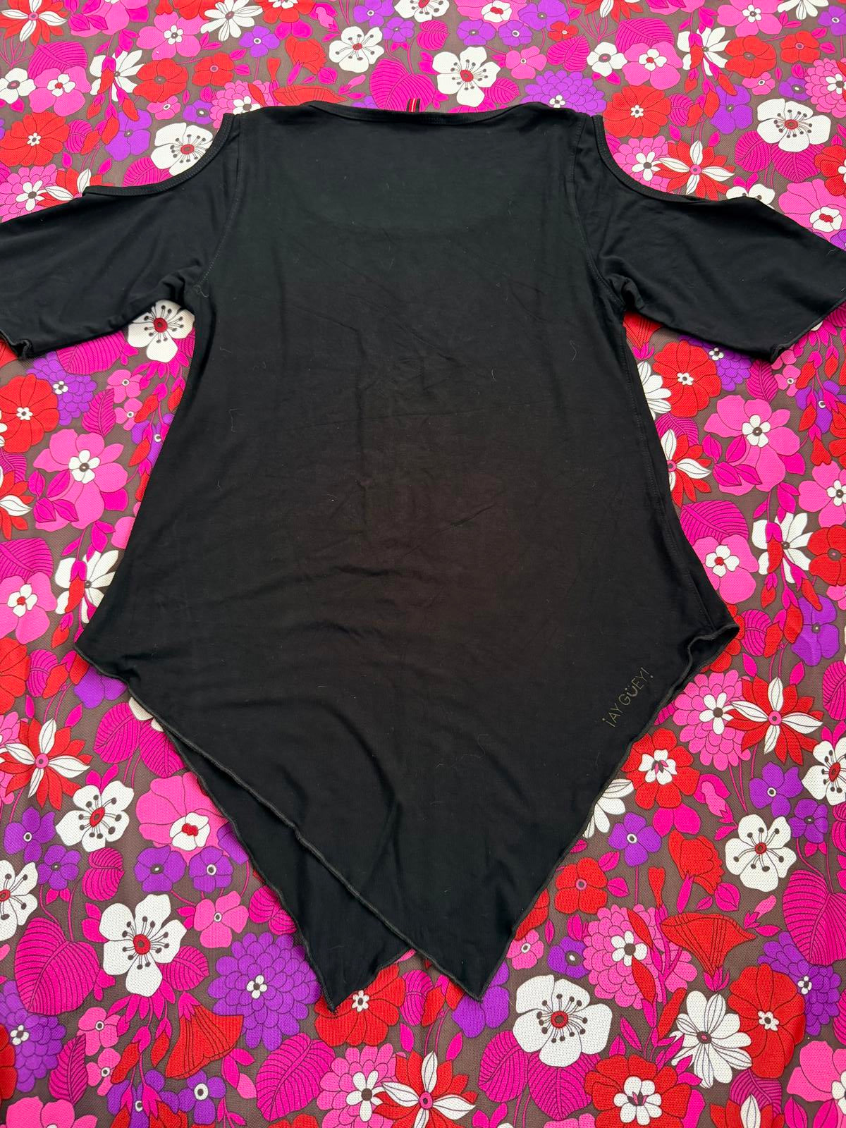 Vintage Y2k Skull Top Black Cold Shoulder Embellished Asymmetrical Tee size S