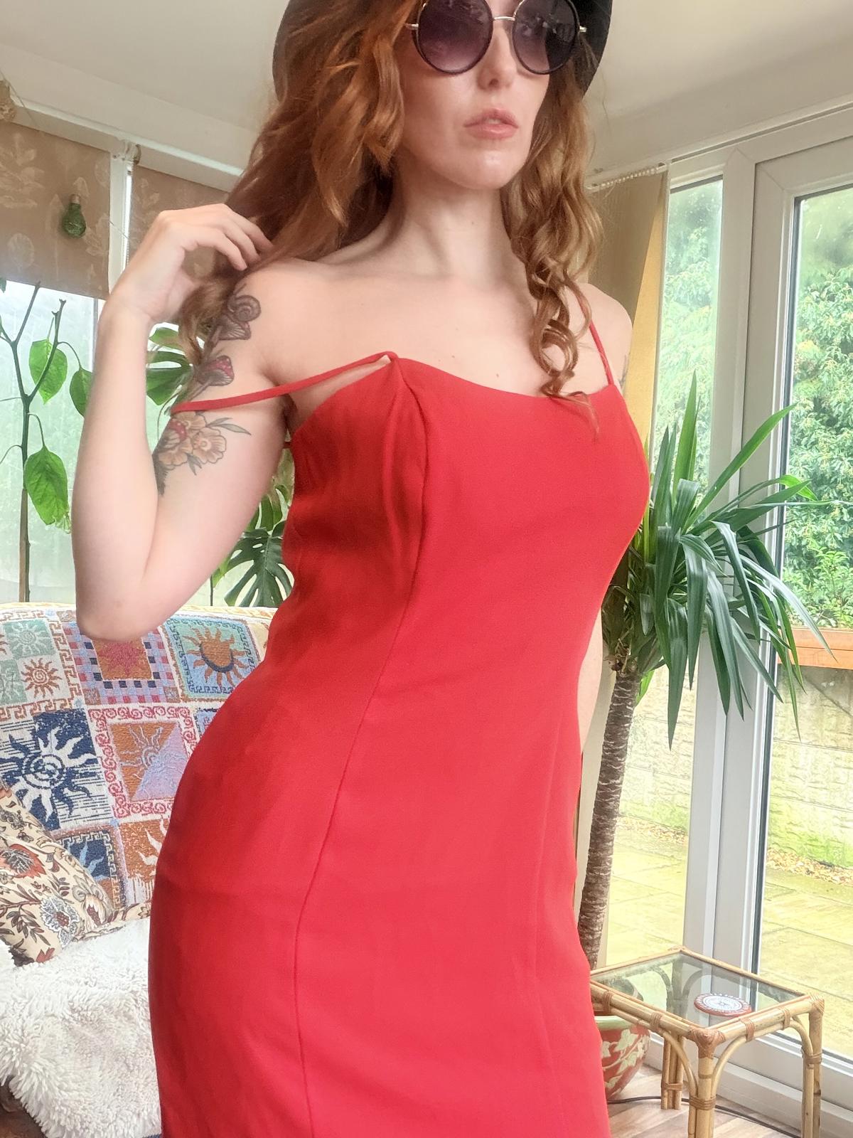 Vintage 1990s Red dress by Vera Mont size 10 Spaghetti Strap fitted Mini Dress