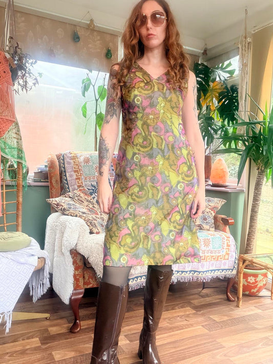 Vintage 1960s shift dress size 10 green Psychedelic Sleeveless Gogo Mod Dress