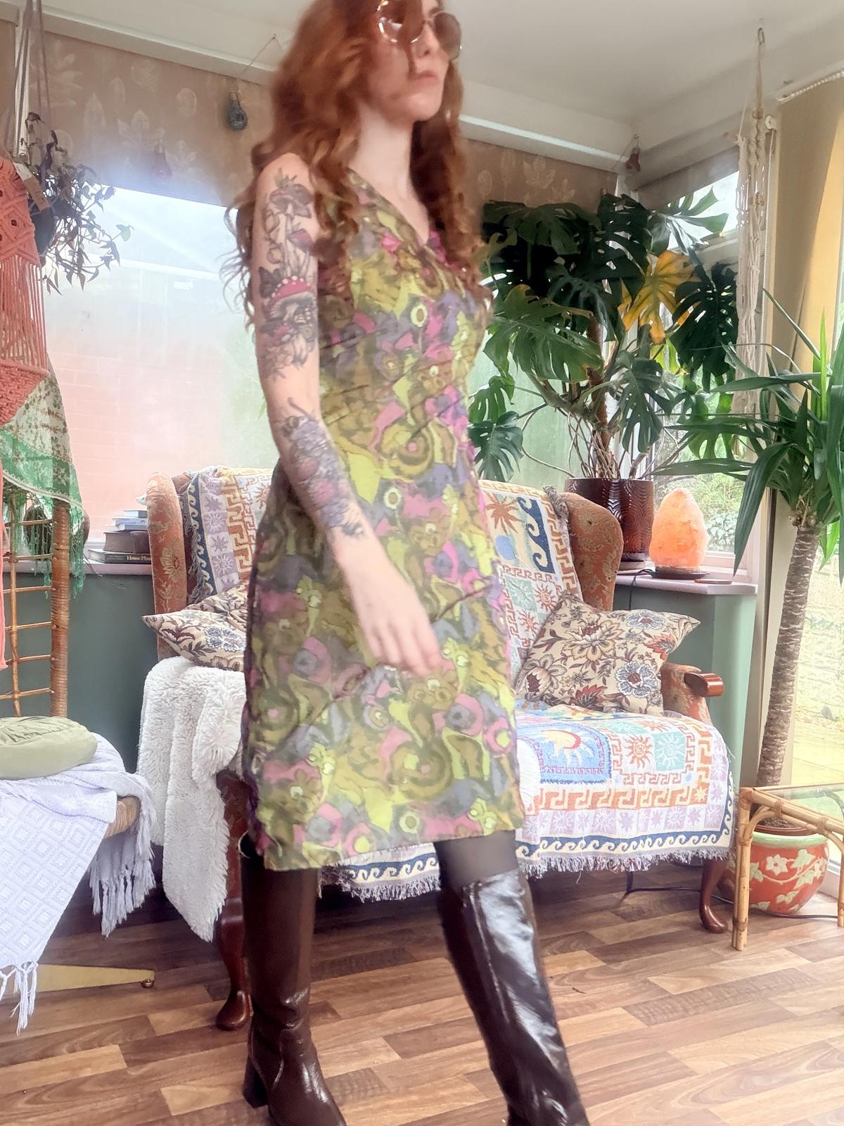 Vintage 1960s shift dress size 10 green Psychedelic Sleeveless Gogo Mod Dress