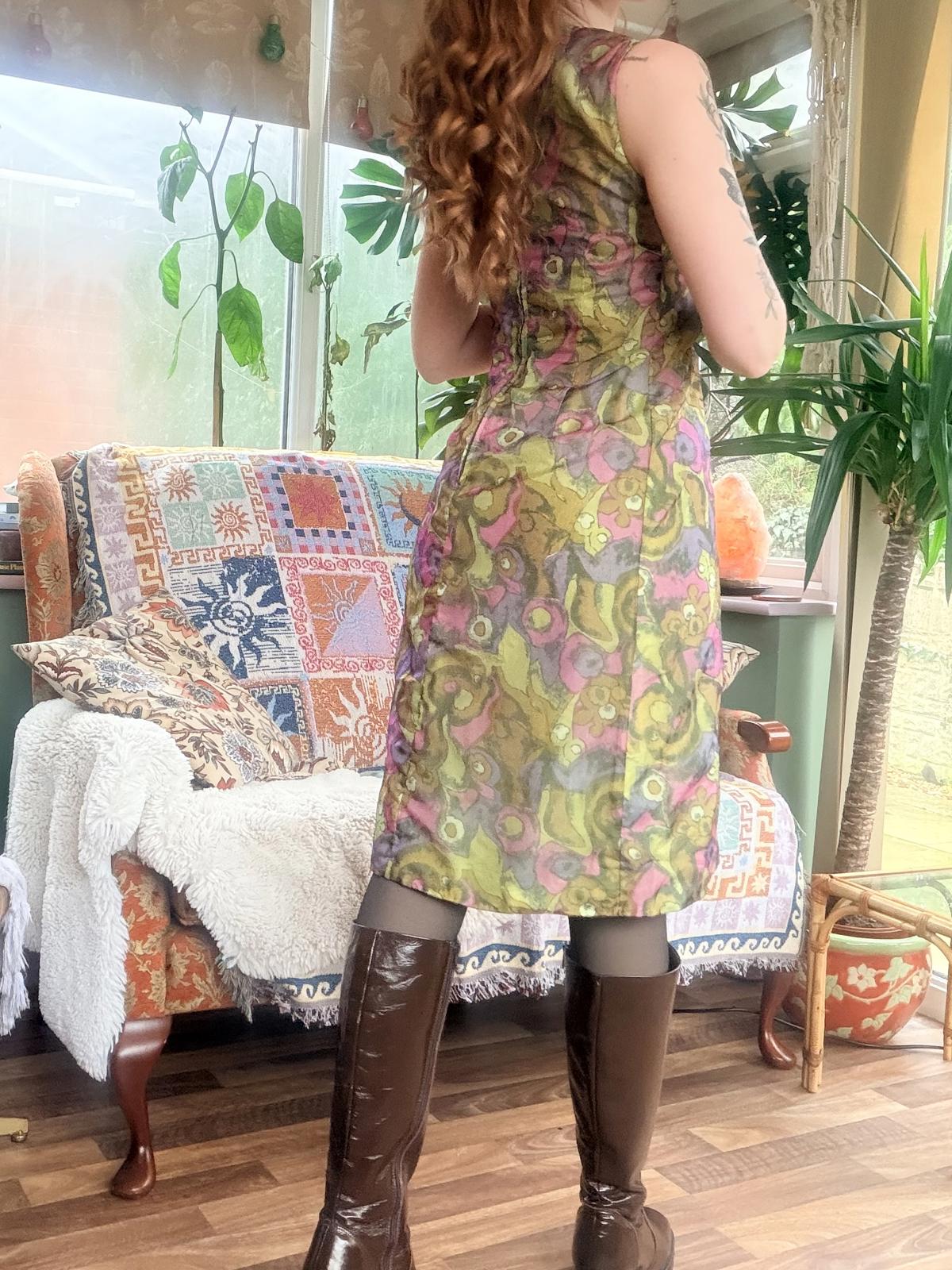 Vintage 1960s shift dress size 10 green Psychedelic Sleeveless Gogo Mod Dress