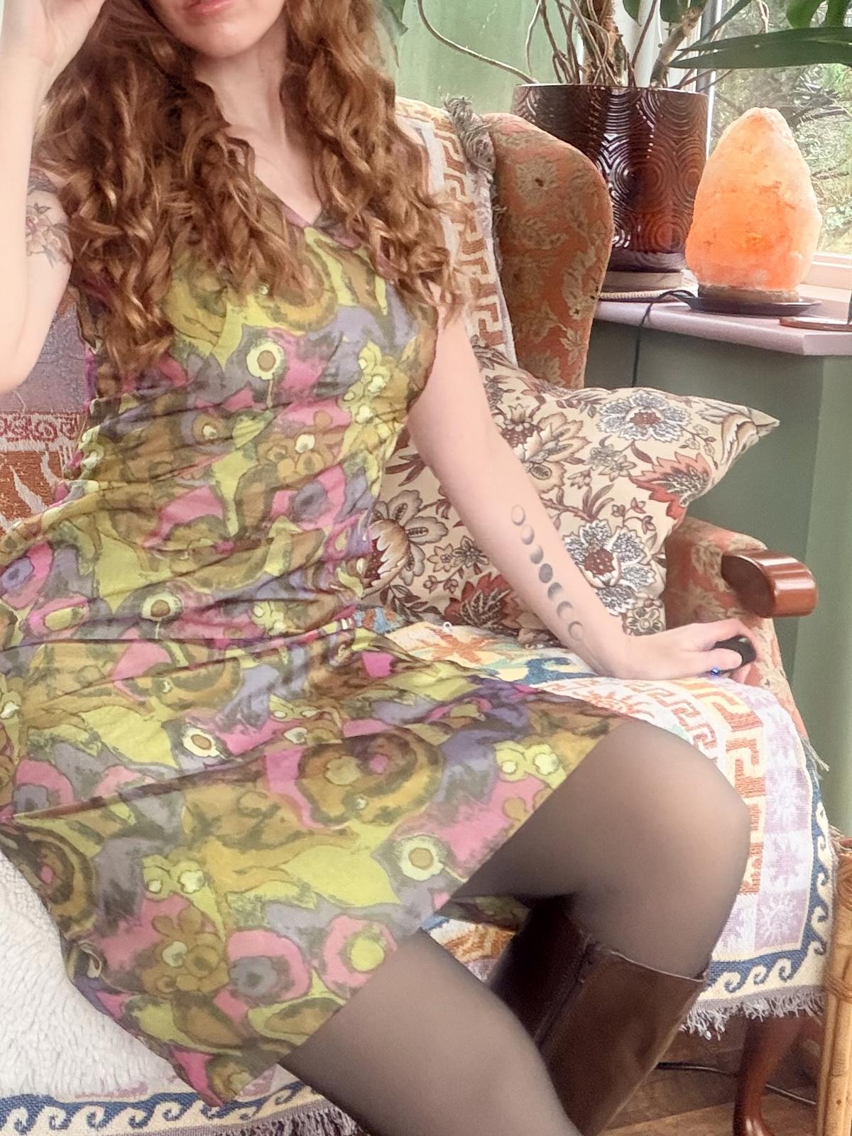 Vintage 1960s shift dress size 10 green Psychedelic Sleeveless Gogo Mod Dress