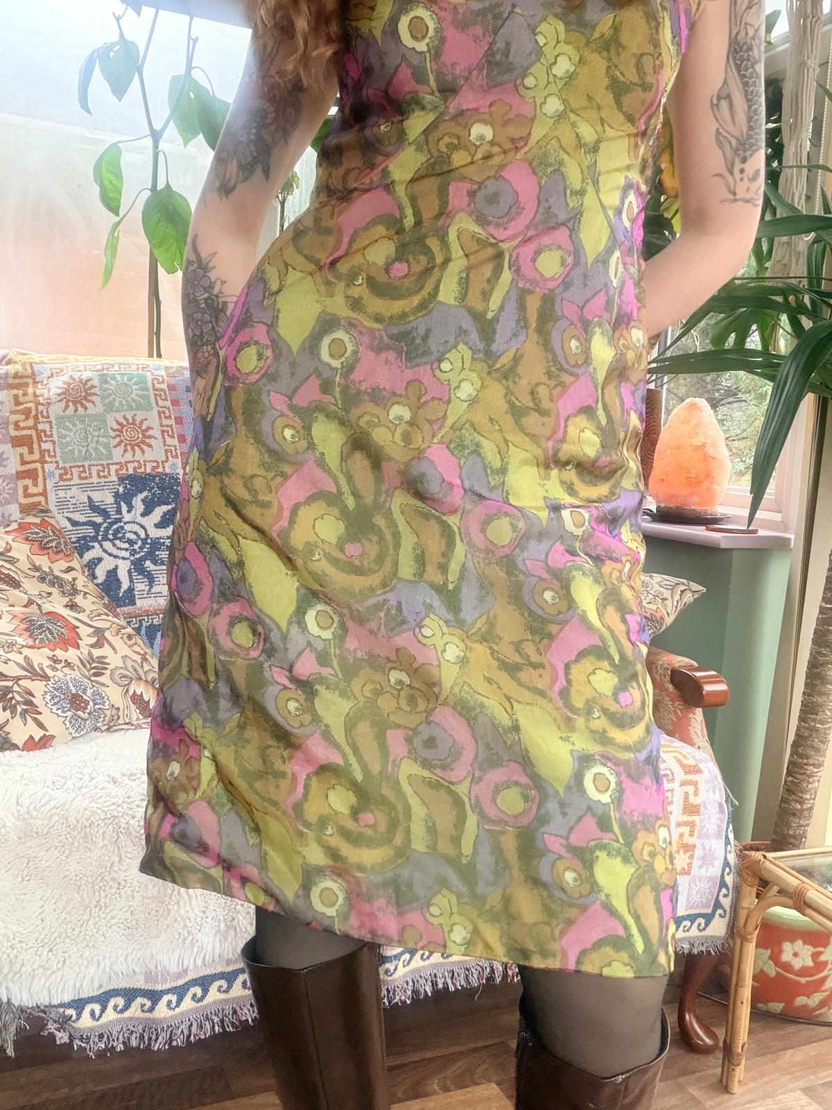 Vintage 1960s shift dress size 10 green Psychedelic Sleeveless Gogo Mod Dress
