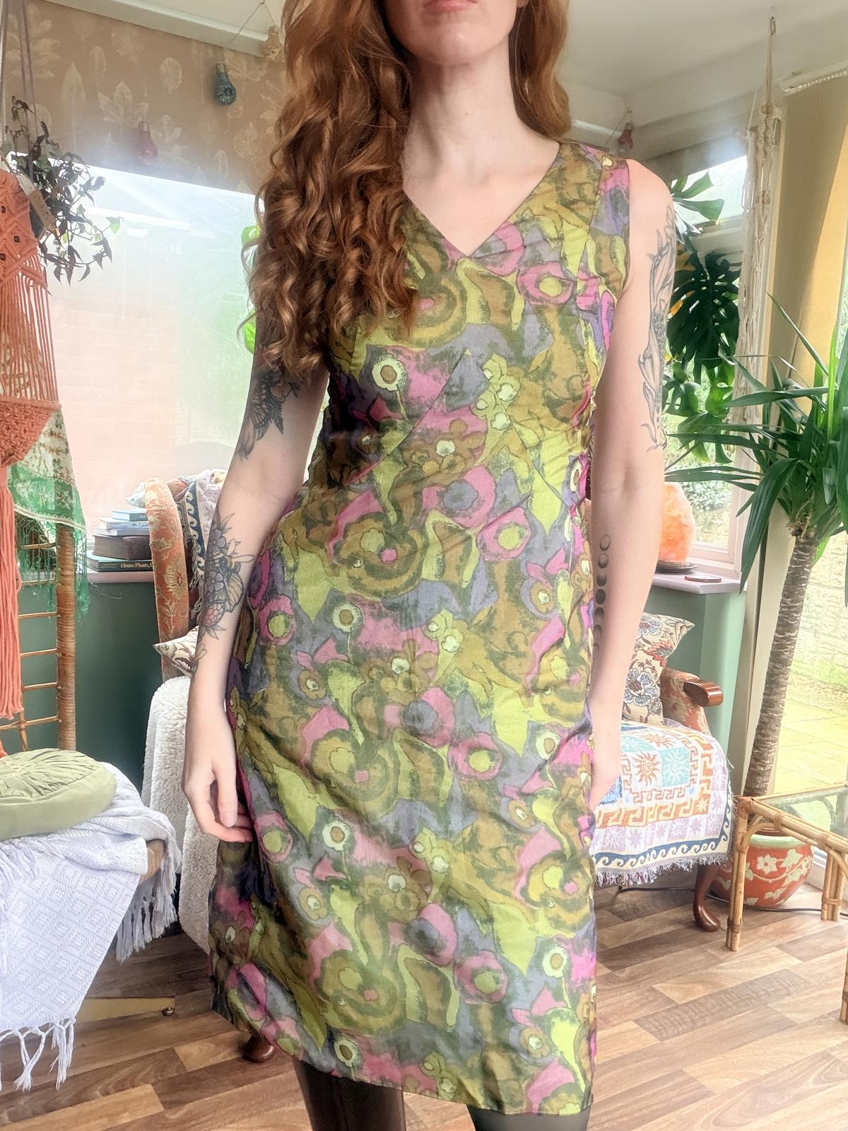 Vintage 1960s shift dress size 10 green Psychedelic Sleeveless Gogo Mod Dress