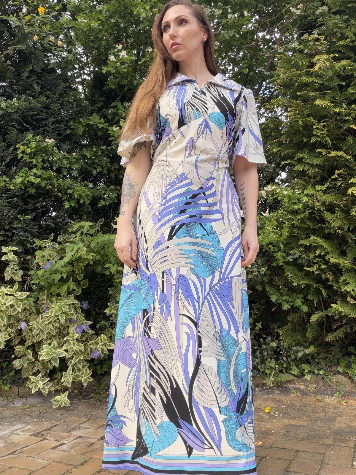 Vintage 1970s Maxi Dress with Abstract Leaf Print and Flared Sleeves Size 20
