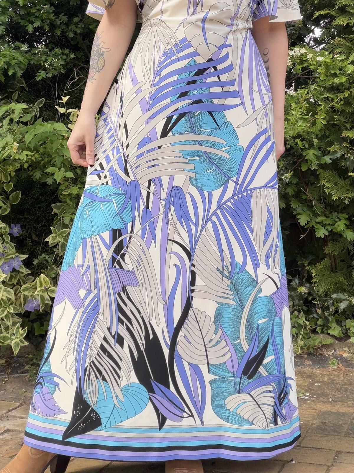 Vintage 1970s Maxi Dress with Abstract Leaf Print and Flared Sleeves Size 20