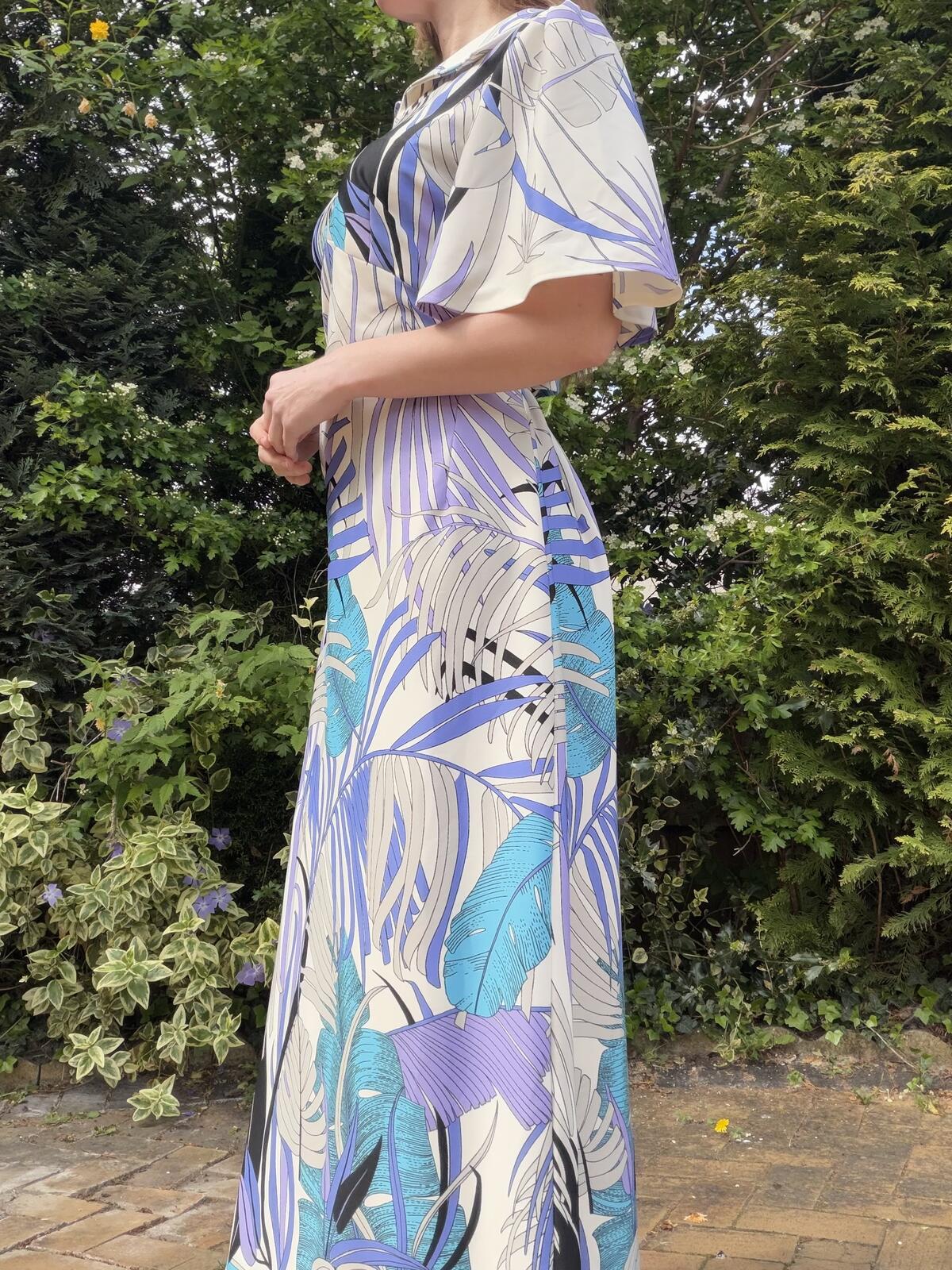 Vintage 1970s Maxi Dress with Abstract Leaf Print and Flared Sleeves Size 20
