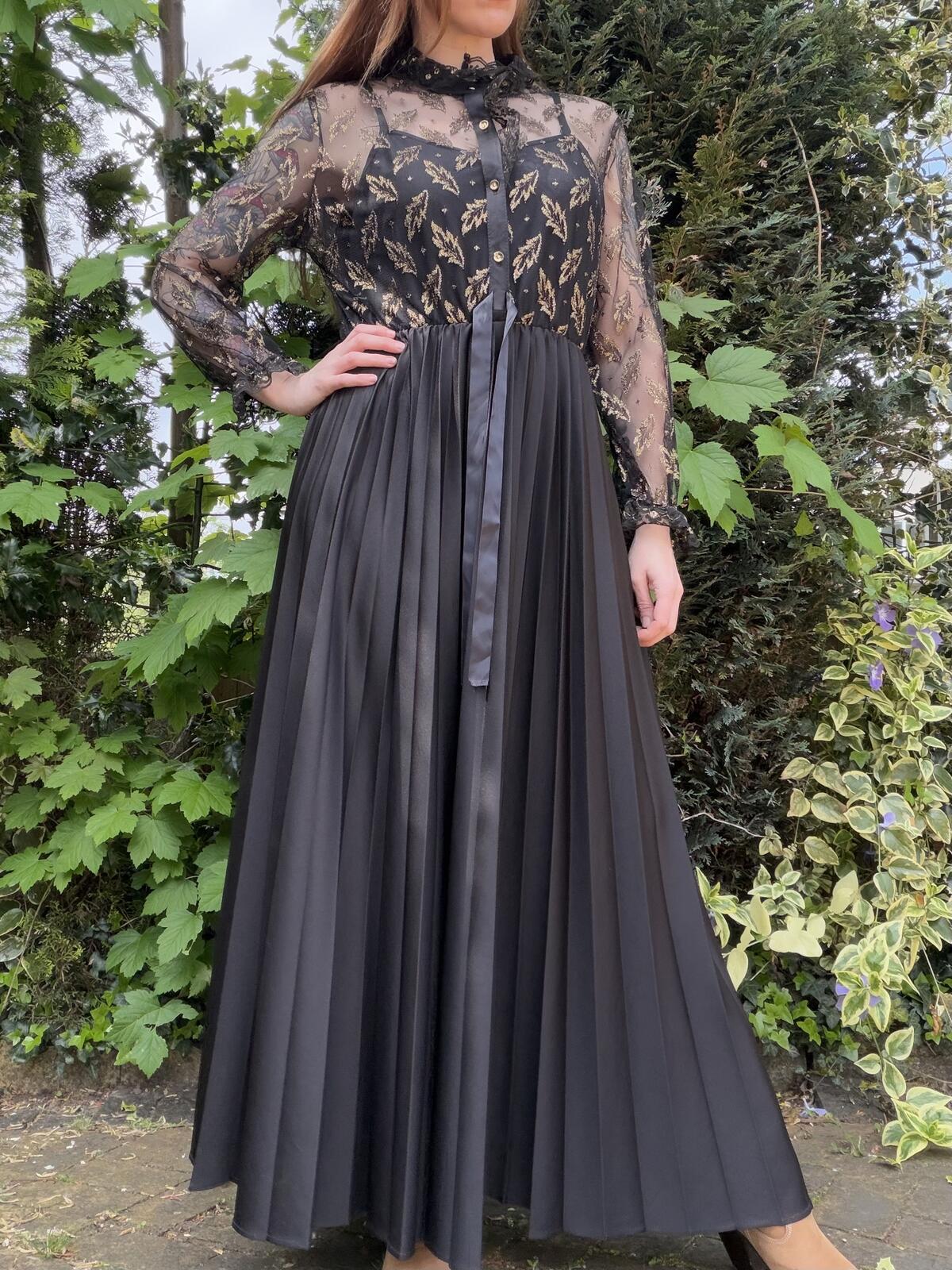Vintage 1980s Maxi Dress  Black Pleated Maxi Dress with Gold Leaf Detail Size 18