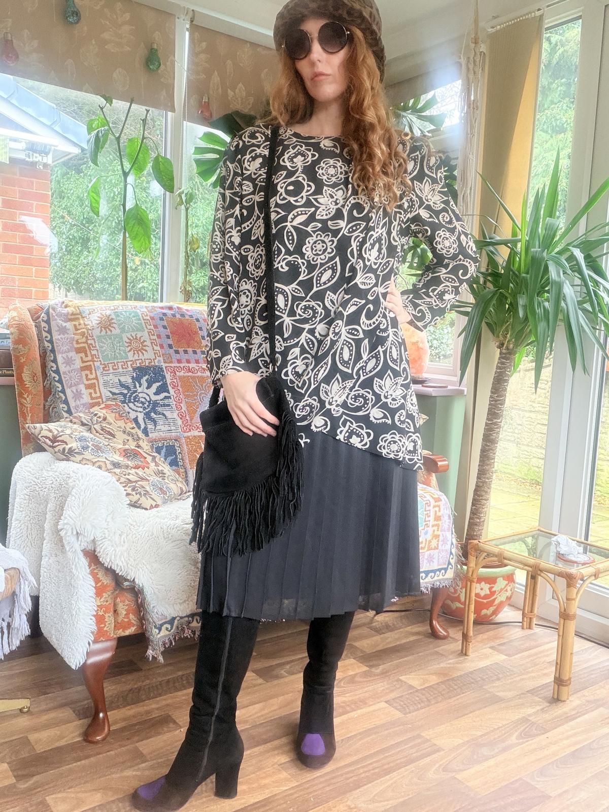Vintage 1980s pleated dress size 14 Black and Cream Patterned Long Sleeve