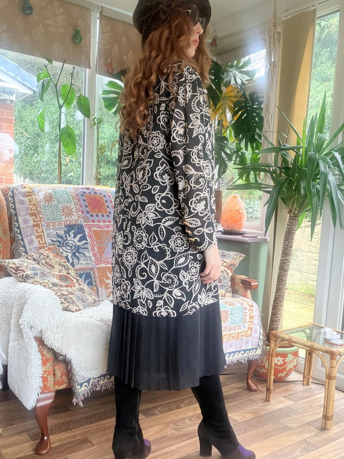 Vintage 1980s pleated dress size 14 Black and Cream Patterned Long Sleeve