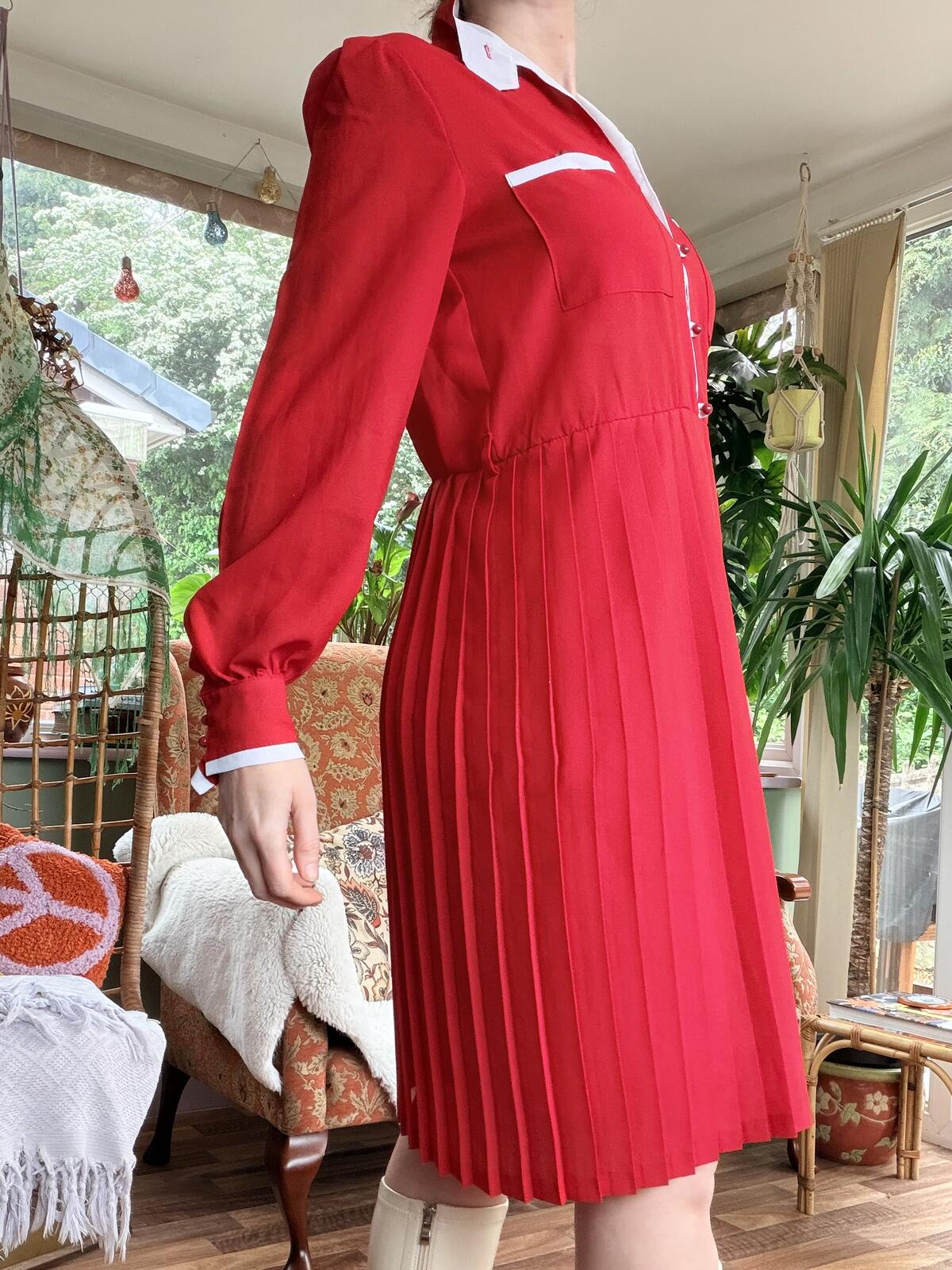 Vintage 1960s Shirt Dress Red Long Sleeve Pleated with White Collar and Cuffs 14