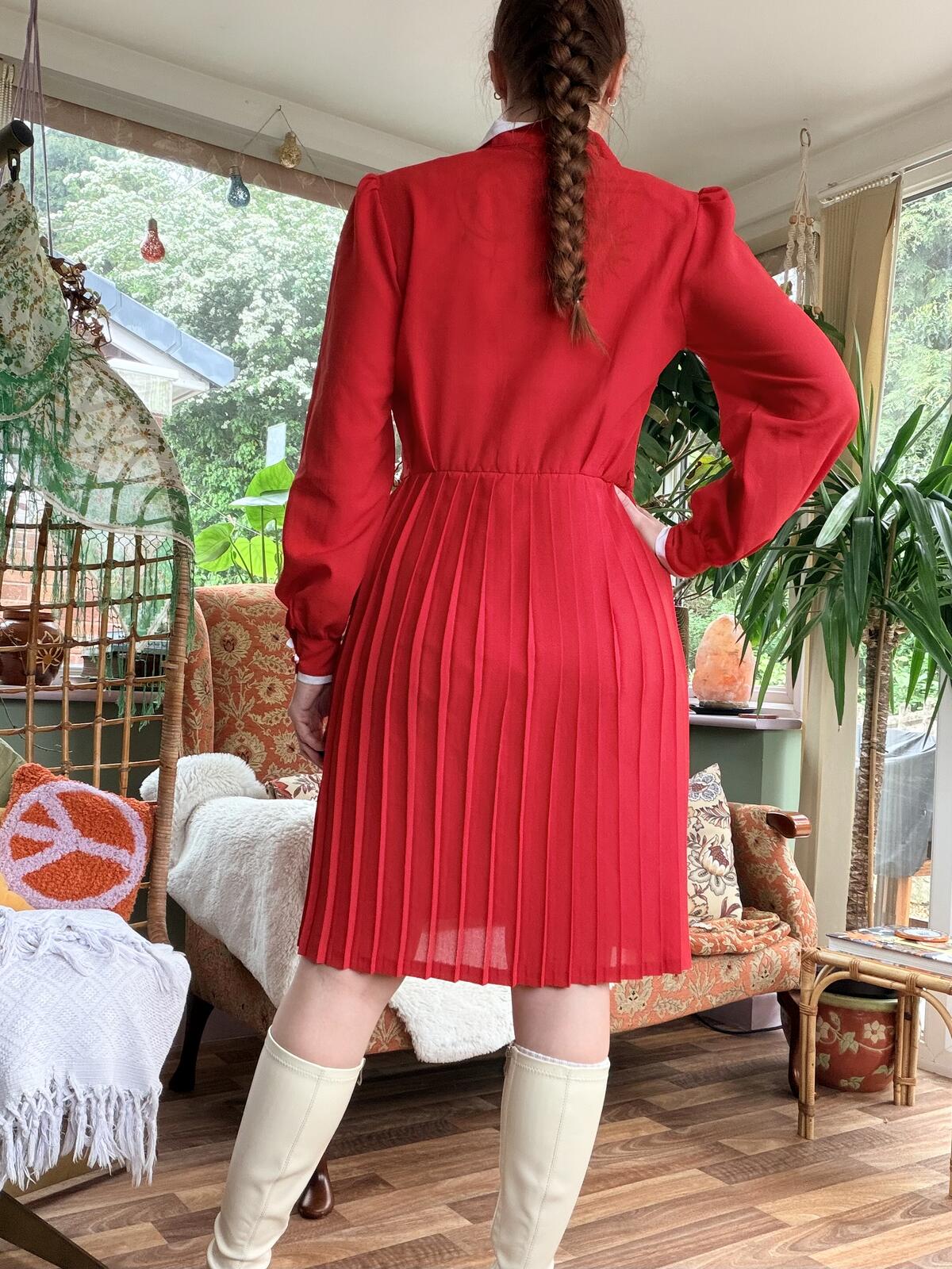 Vintage 1960s Shirt Dress Red Long Sleeve Pleated with White Collar and Cuffs 14