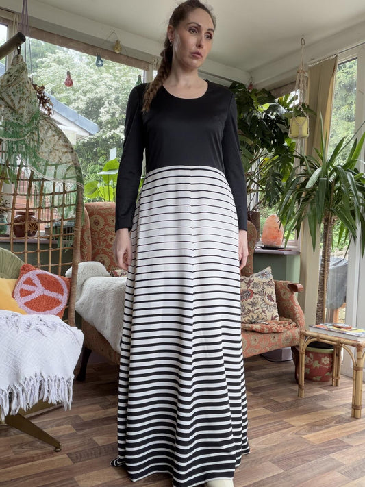 Vintage 1970s Maxi Dress Black and White Long Sleeve Striped Long Dress Size 14