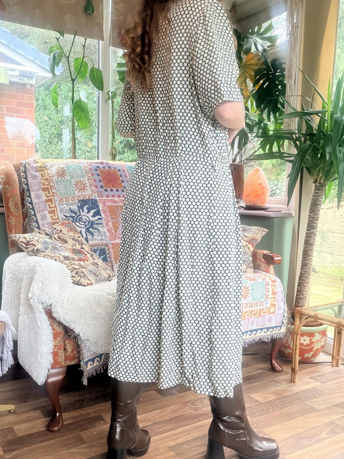 Vintage 1980s shirt dress size 16 Polka Dot geometric Button-Down Midi Dress