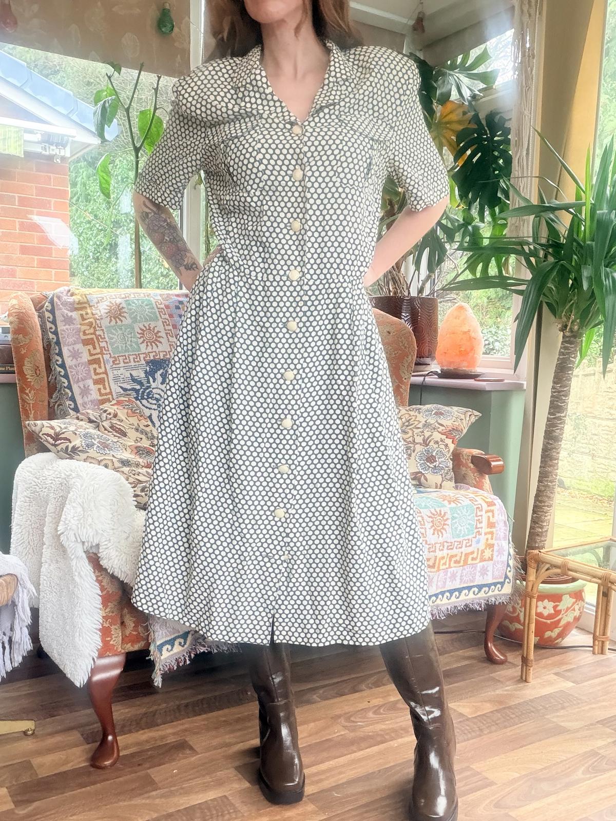 Vintage 1980s shirt dress size 16 Polka Dot geometric Button-Down Midi Dress