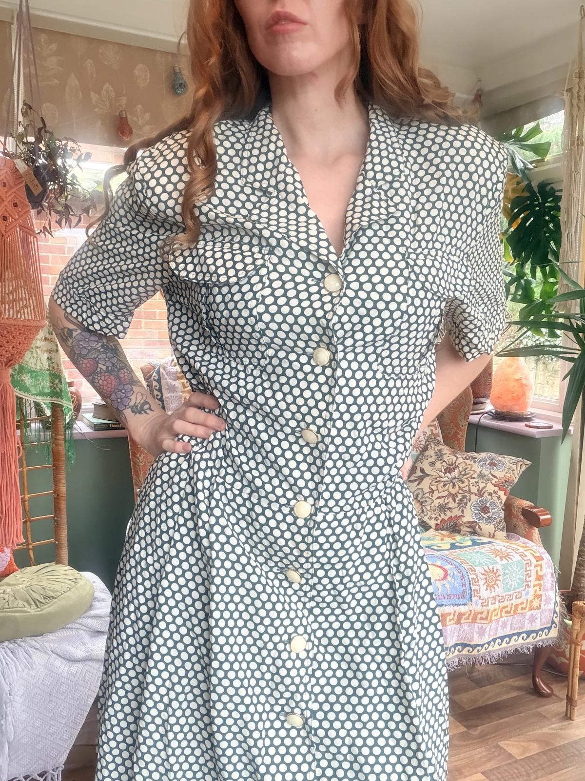 Vintage 1980s shirt dress size 16 Polka Dot geometric Button-Down Midi Dress