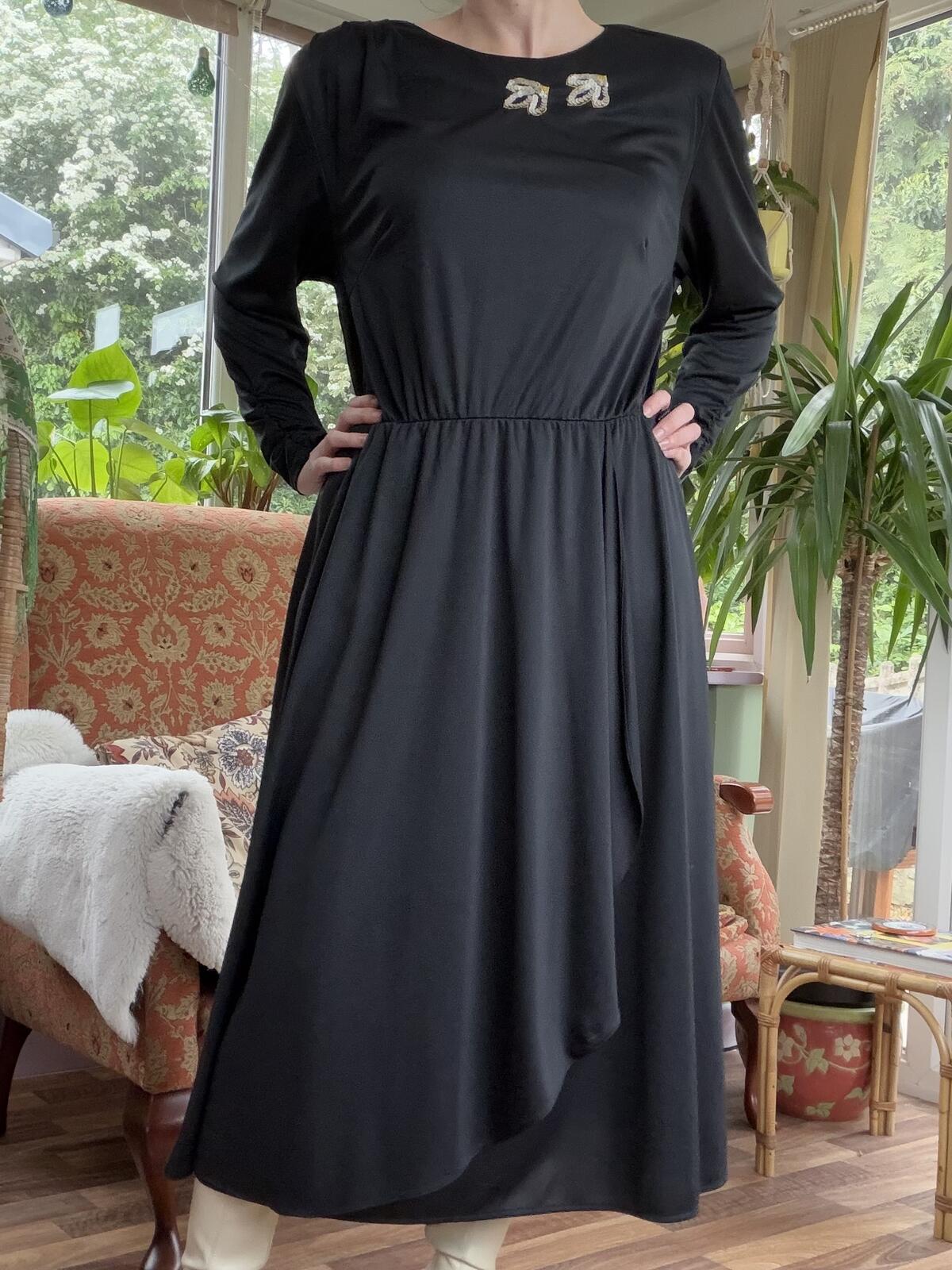 Vintage 1980s Midi Dress Black Long Sleeve with Sequin Leaf Detail Size 16