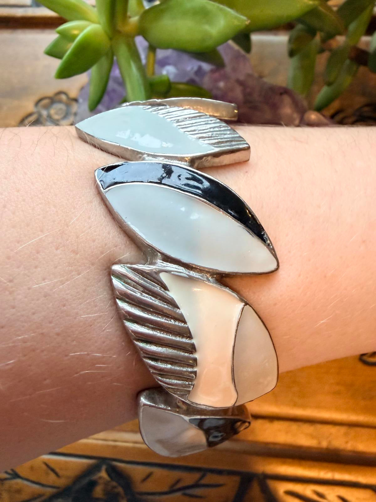 Vintage 1980s Enamel bracelet Geometric silver tone metal spring hinge bangle
