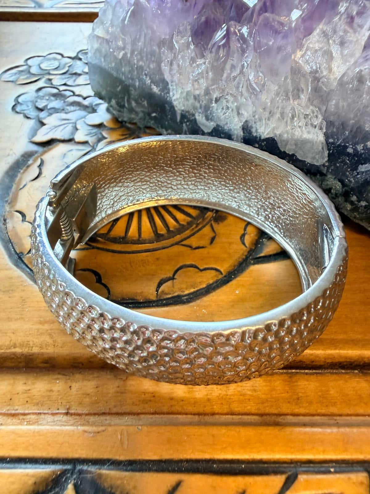 Vintage metal cuff bracelet Textured hammered Silver Tone Bangle hinged spring