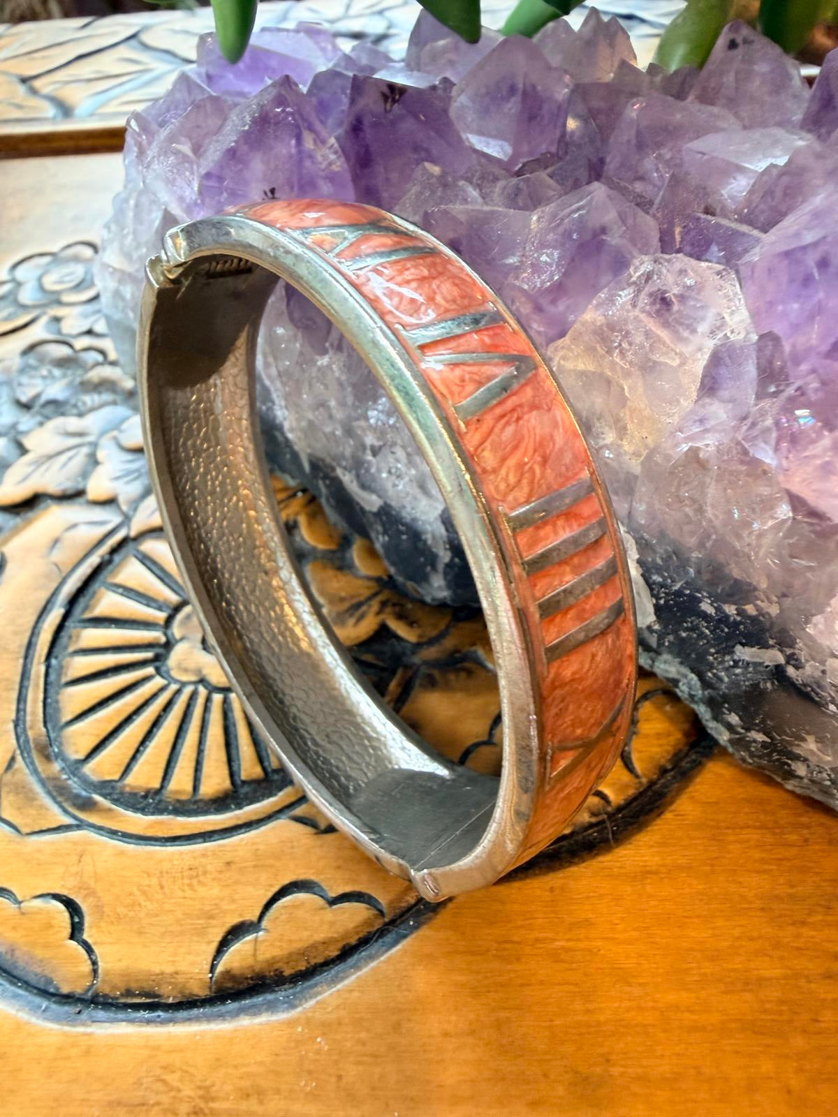 Vintage bangle bracelet Roman Numeral Inlay silver and pink hinged spring clasp