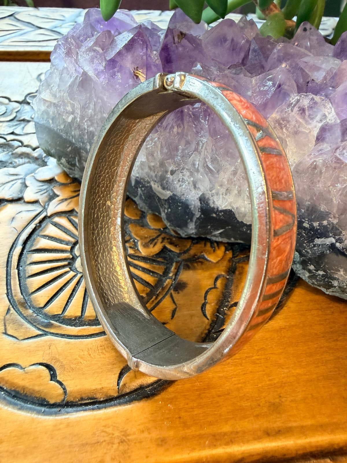 Vintage bangle bracelet Roman Numeral Inlay silver and pink hinged spring clasp