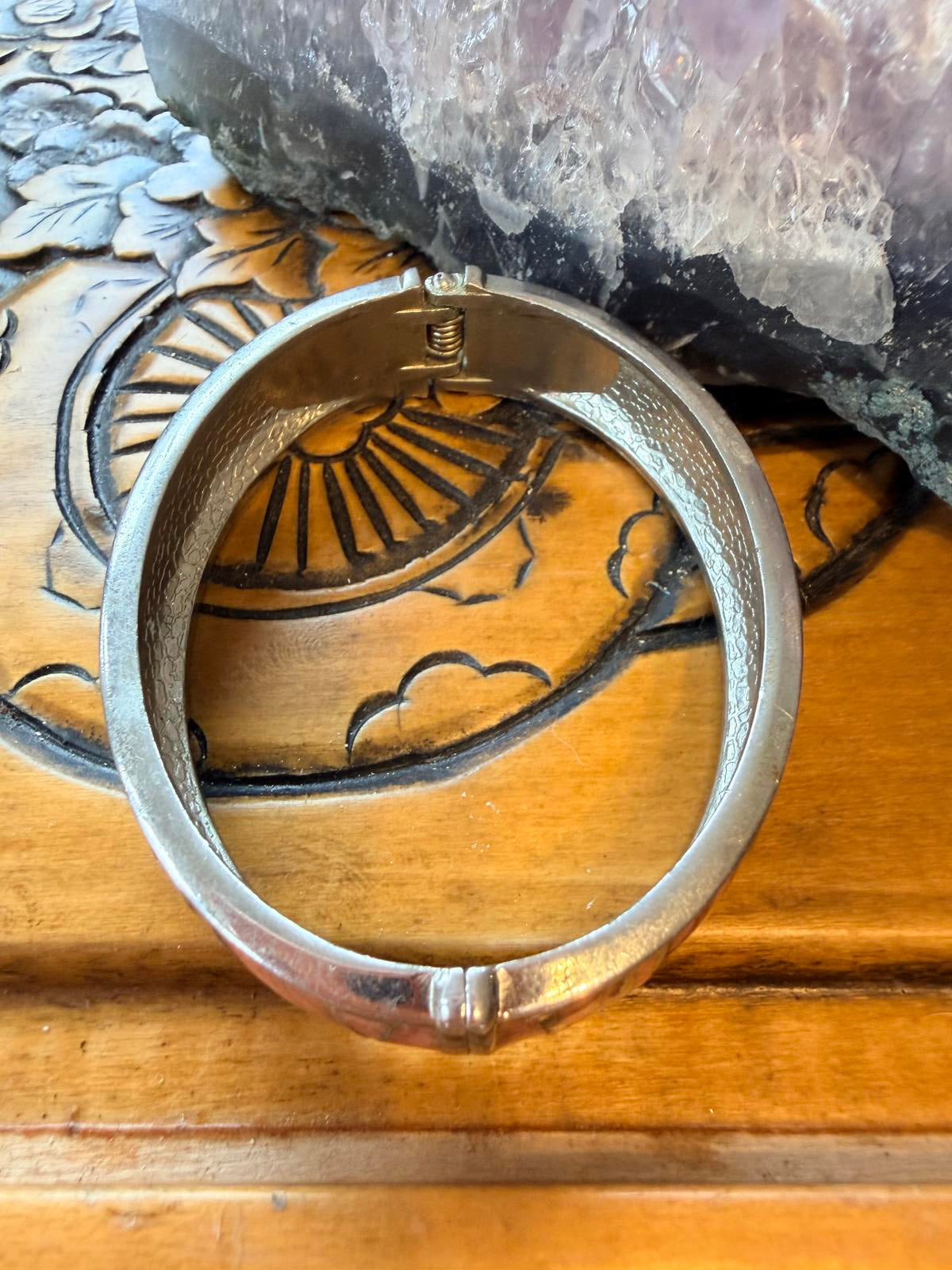 Vintage bangle bracelet Roman Numeral Inlay silver and pink hinged spring clasp