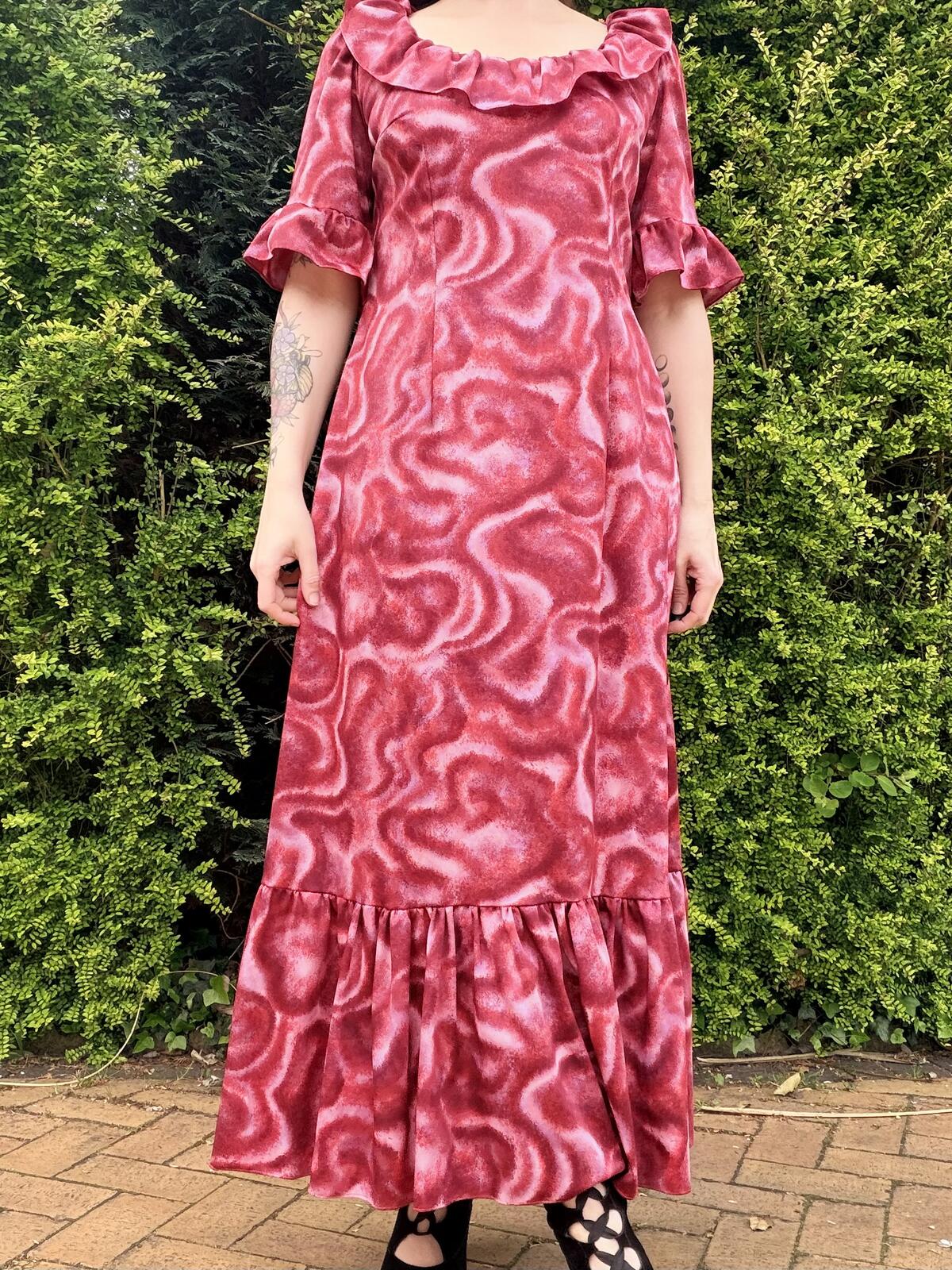 Vintage 1970s Maxi Dress Pink Ruffle Hem Long Psychedelic Dress Size 16