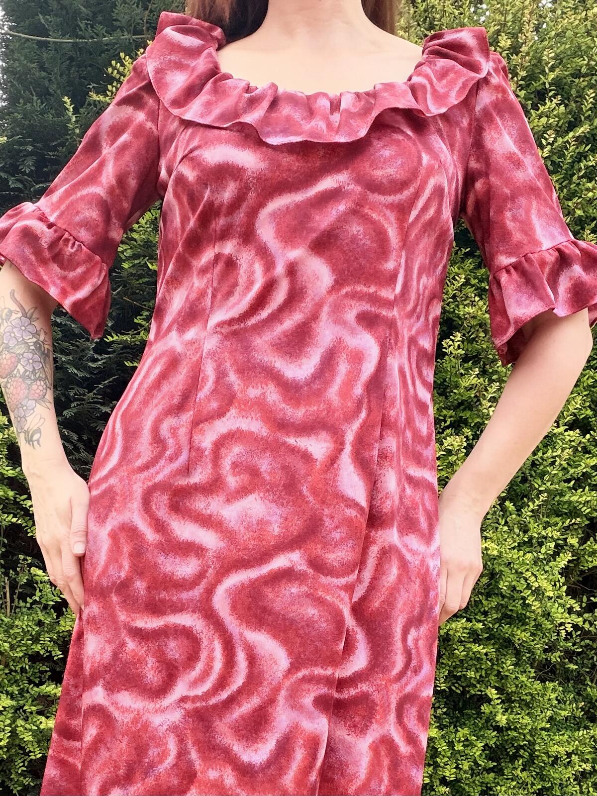 Vintage 1970s Maxi Dress Pink Ruffle Hem Long Psychedelic Dress Size 16