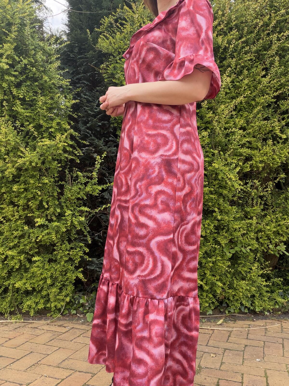 Vintage 1970s Maxi Dress Pink Ruffle Hem Long Psychedelic Dress Size 16