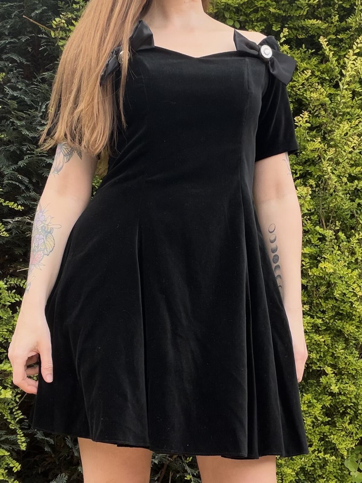 Vintage 1990s Party Dress Black Velvet with Bow 100% Cotton By Vera Mont Size 12