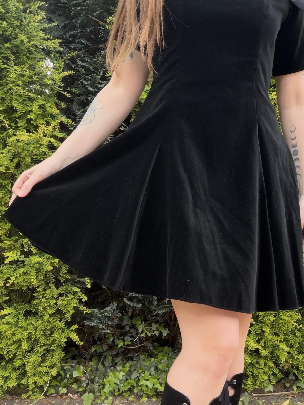 Vintage 1990s Party Dress Black Velvet with Bow 100% Cotton By Vera Mont Size 12