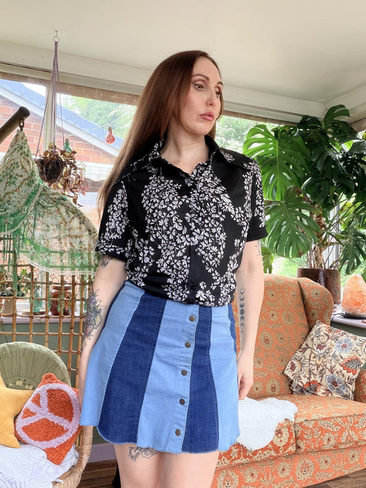Vintage 1970s Summer Shirt Black and White Floral Short Sleeve Blouse Size 14