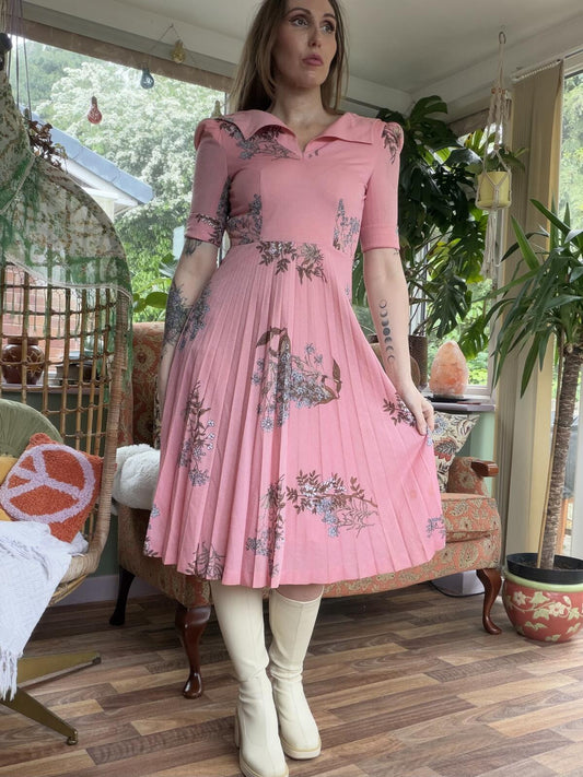 Vintage 1970s Shirt Dress Pink Pleated Floral Midi Dress with Collar Size 6