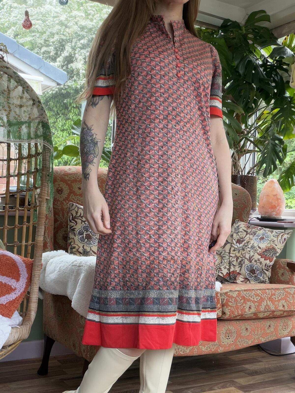 Vintage 1970s Shirt Dress Patterned Midi Dress with Red and Grey Accents Size 14